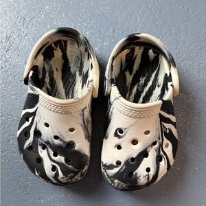 CROCS Kids Black and White Marble Shoes C6